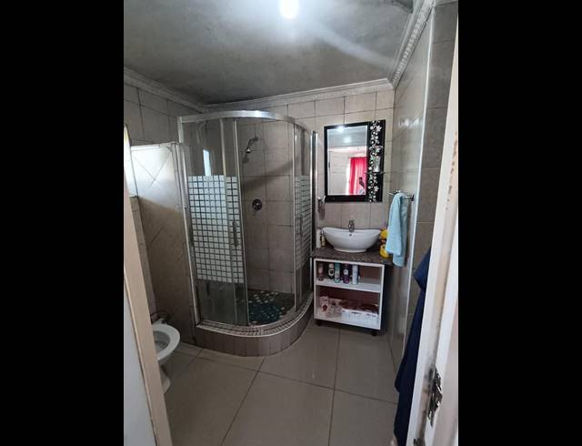 5 BEDROOM HOUSE FOR SALE IN CLARE HILLS